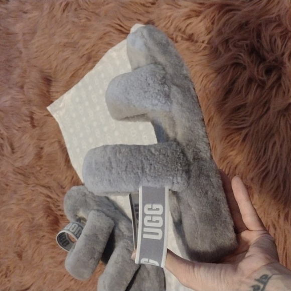 UGG Fluff Yeah Sandals - Picture 3 of 14